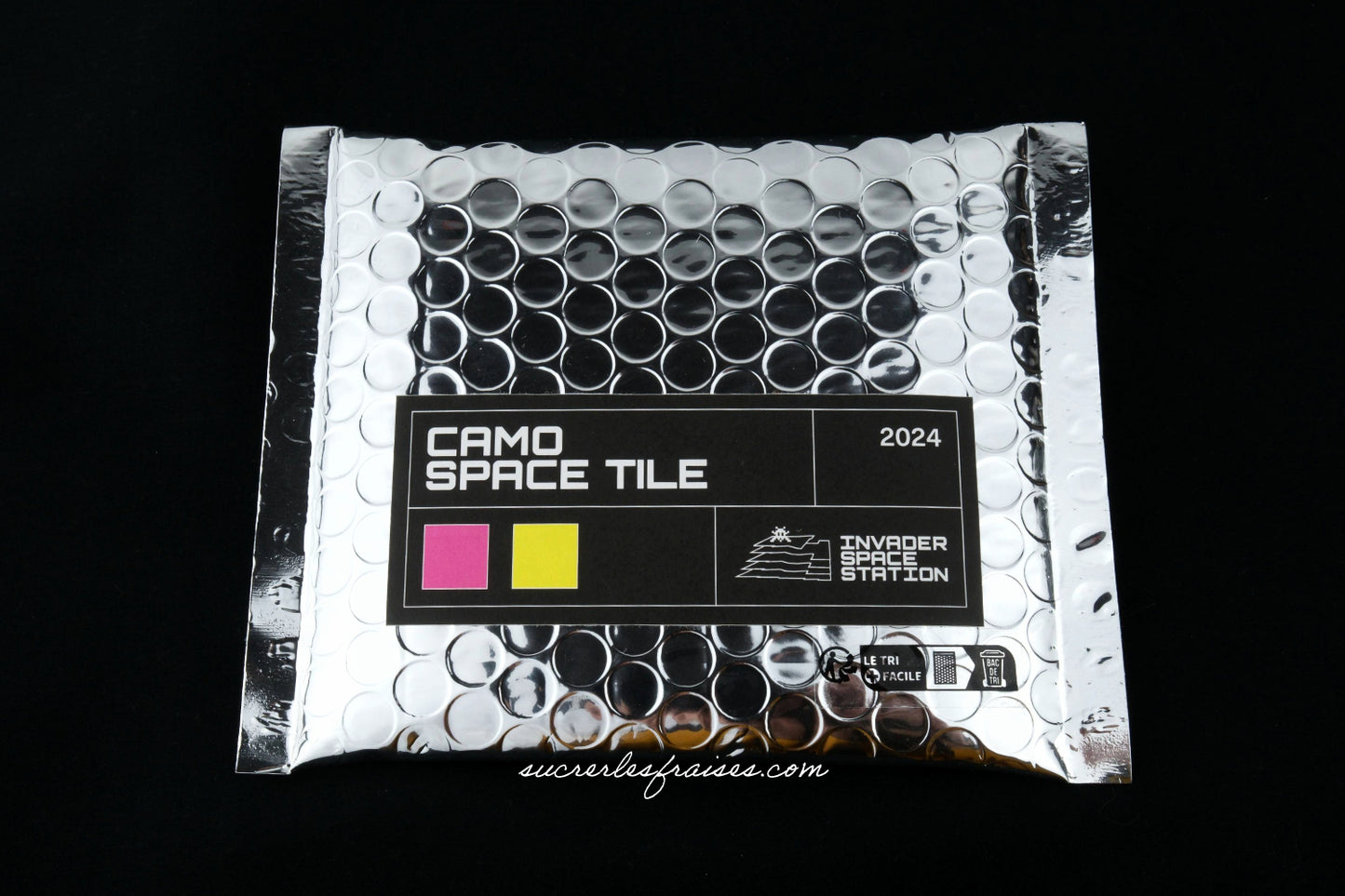 Invader - Camo Space Tiles - Space Invader - Invader Space Station 2024  Paris - Rose Jaune