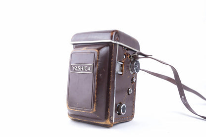 Yashica 635 TLR + Yashikor 80mm f/3.5 – CLA Récent – Parfait État – Étui