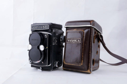 Yashica 635 TLR + Yashikor 80mm f/3.5 – CLA Récent – Parfait État – Étui